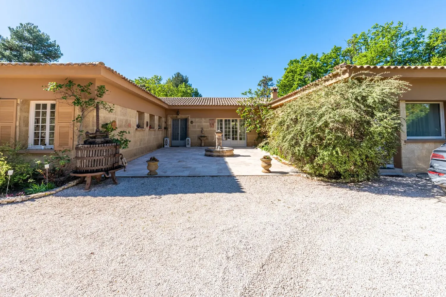  à vendre villa Aix-en-Provence Bouches-du-Rhône 2