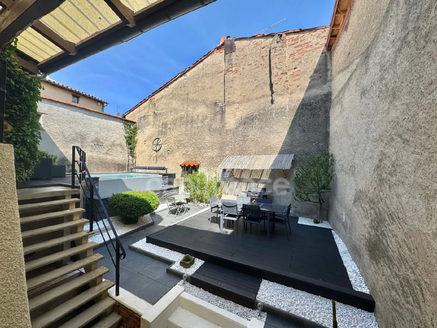  en venta casa de pueblo Saint-Germain-Laval Loire 1