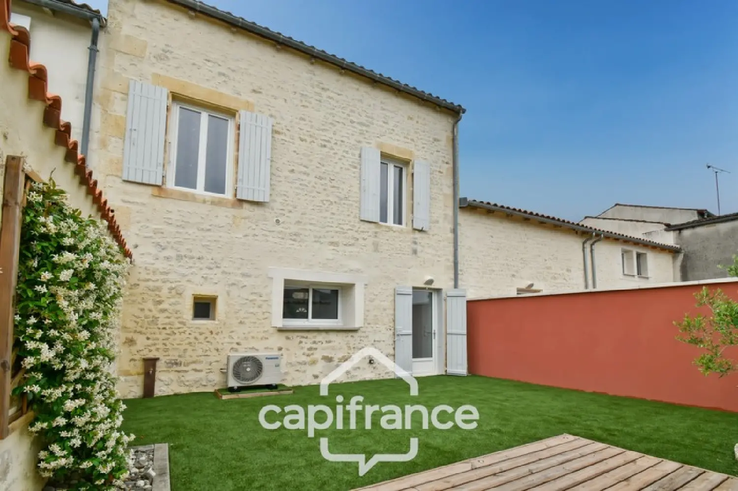  for sale village house Saint-Julien-de-l'Escap Charente-Maritime 1