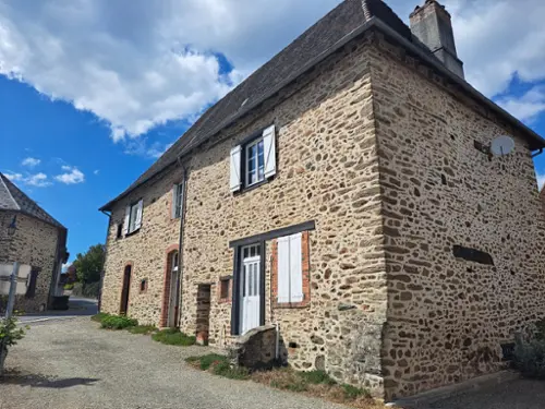Saint-Pardoux-Corbier Corrèze dorpshuis foto 7098173