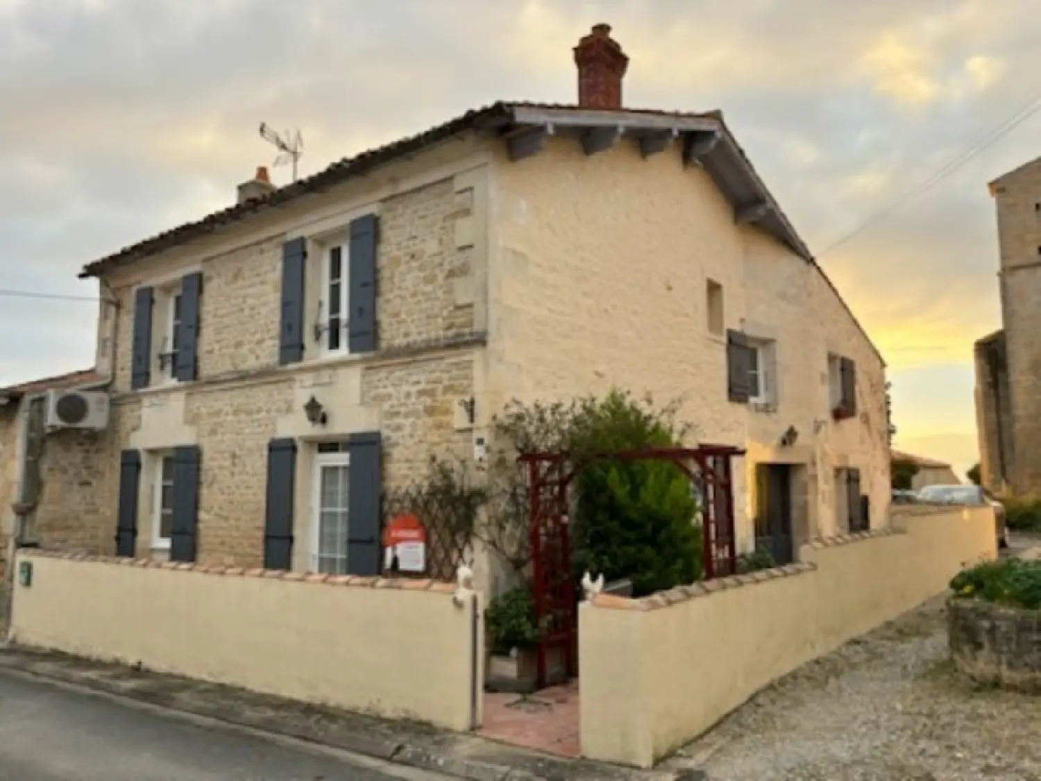  en venta casa de pueblo Saint-Savinien Charente-Maritime 2