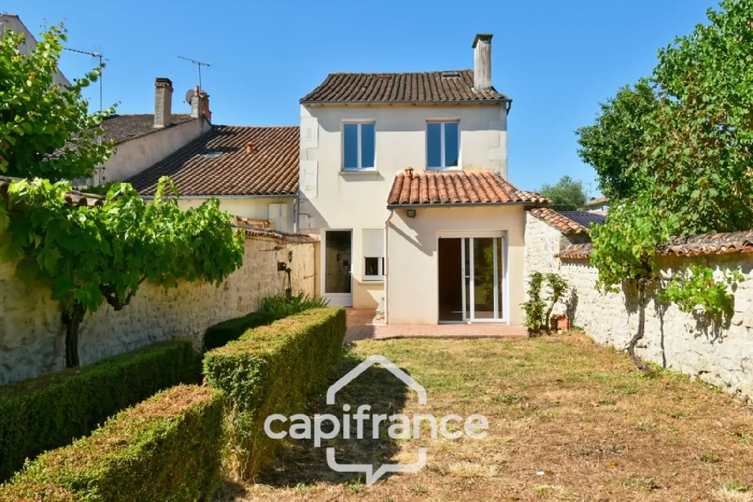  à vendre maison de ville Saint-Jean-d'Angély Charente-Maritime 1