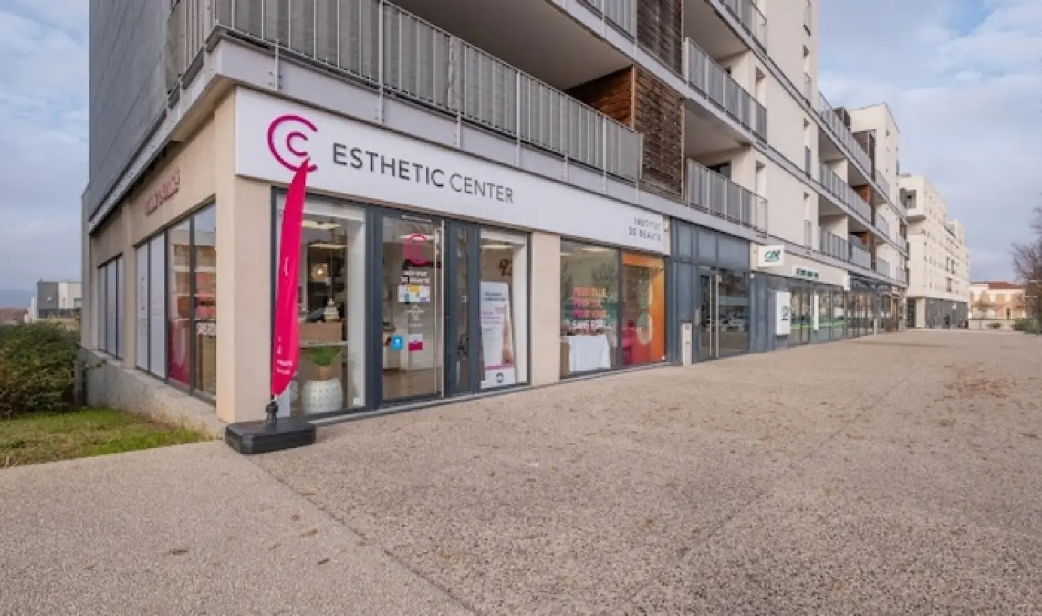  for sale commercial Sathonay-Camp Rhône 1