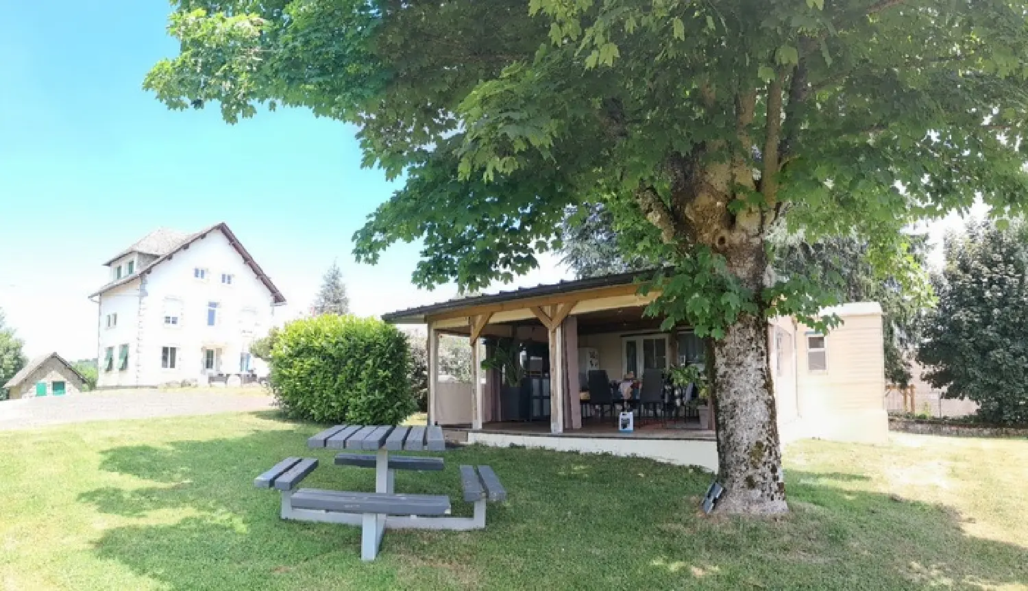  for sale estate Montsalvy Cantal 1