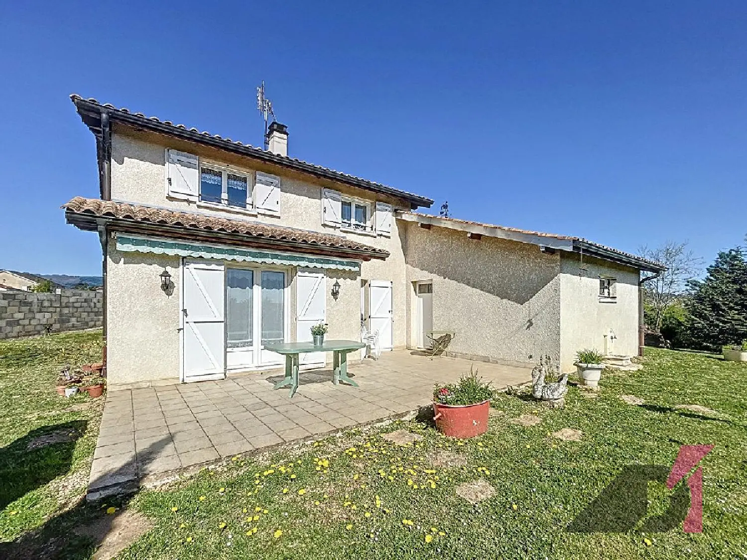  en venta casa Berzé-le-Châtel Saône-et-Loire 1