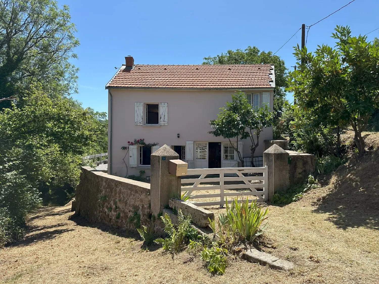  à vendre maison Châtel-Montagne Allier 1