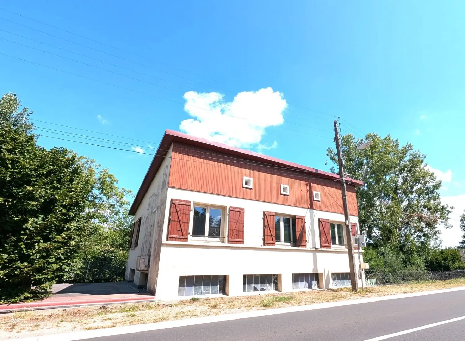  for sale house Le Donjon Allier 1