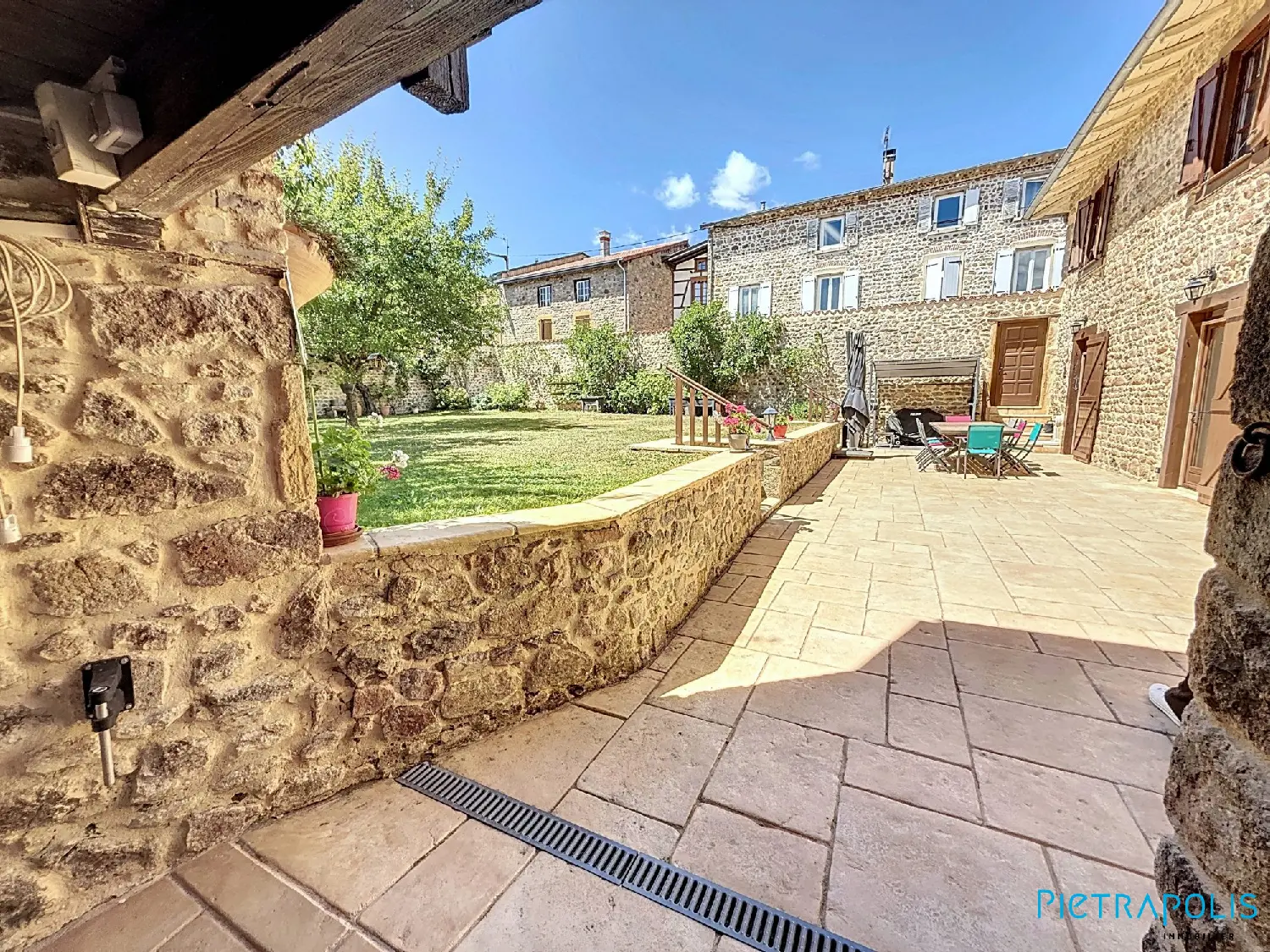  te koop huis Saint-Bonnet-le-Troncy Rhône 2