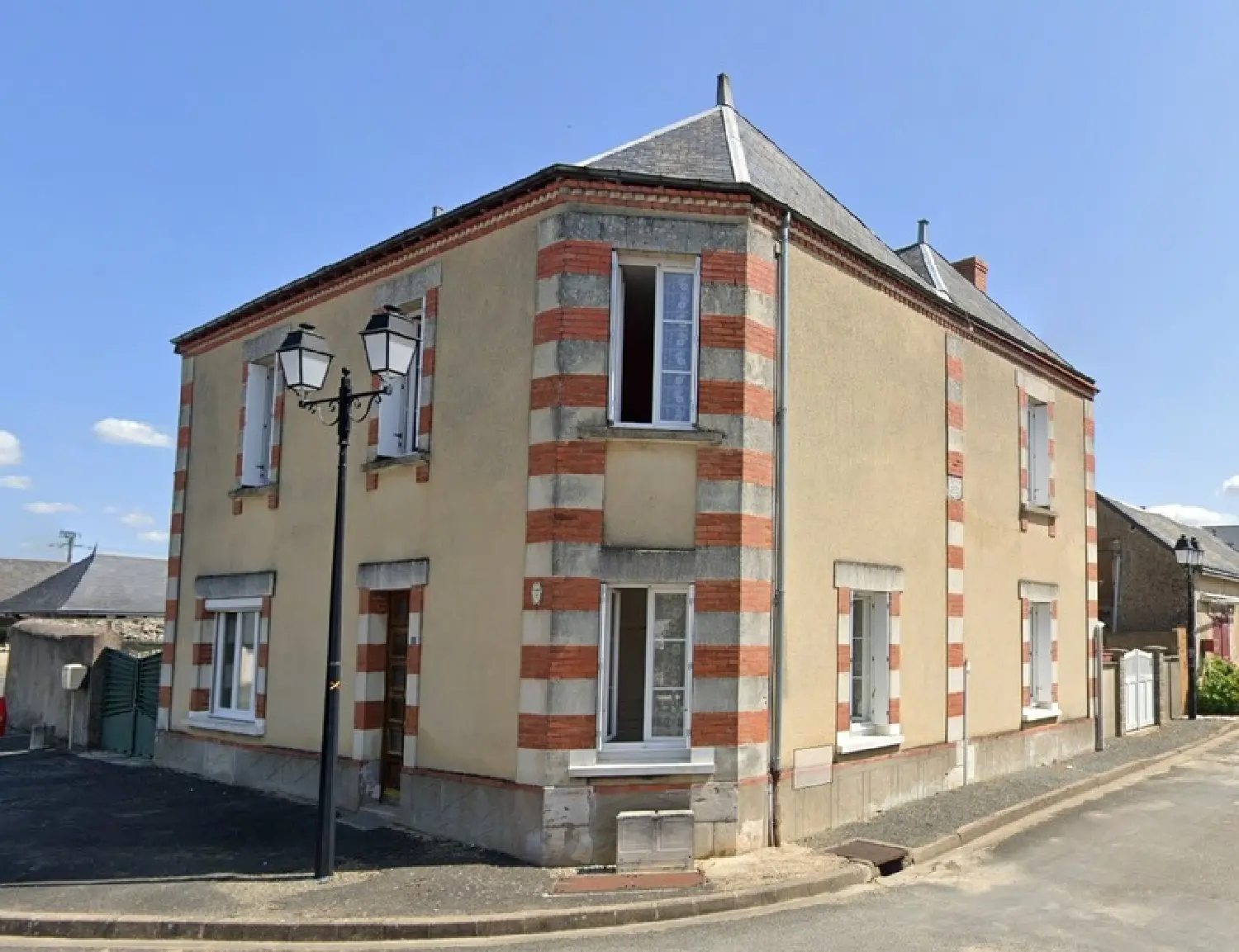  te koop dorpshuis Lublé Indre-et-Loire 1