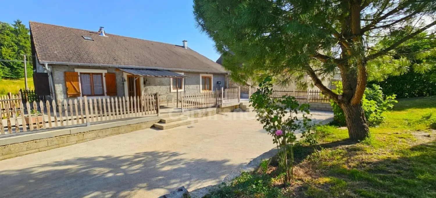  te koop dorpshuis Poligny Jura 1