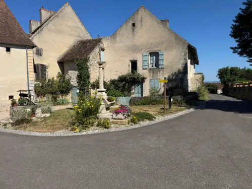 Saint-Berain-sous-Sanvignes Saône-et-Loire dorpshuis foto 7110484