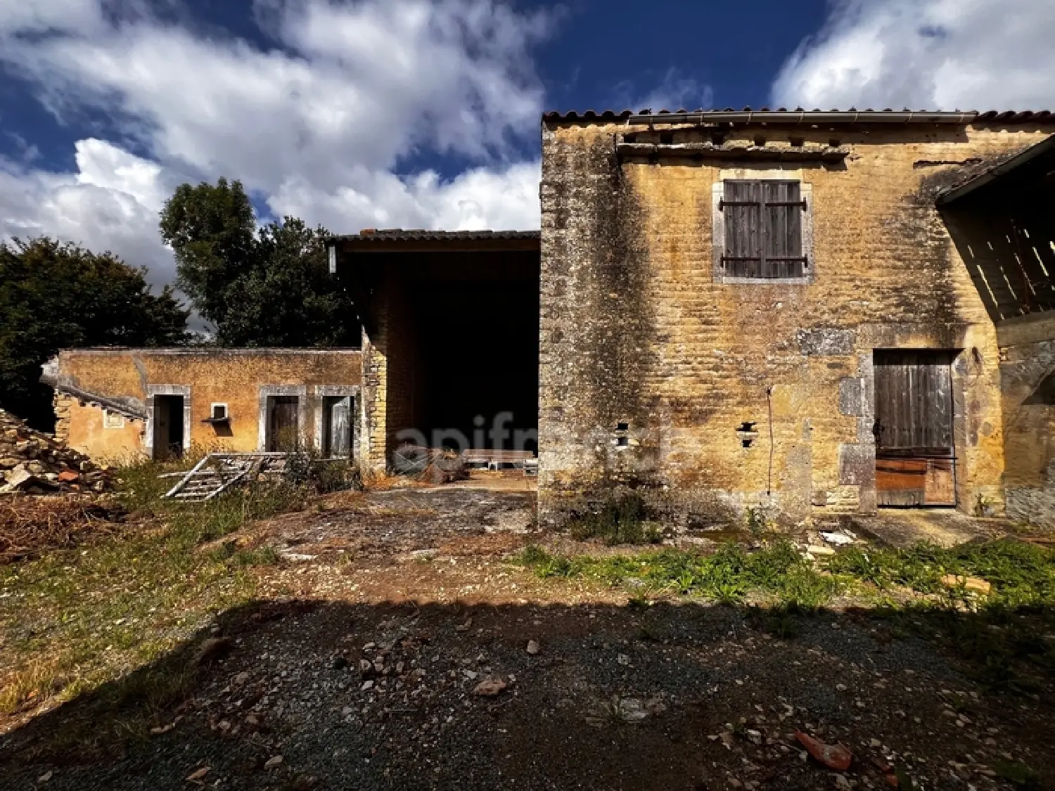  te koop schuur Genouillé Charente-Maritime 2