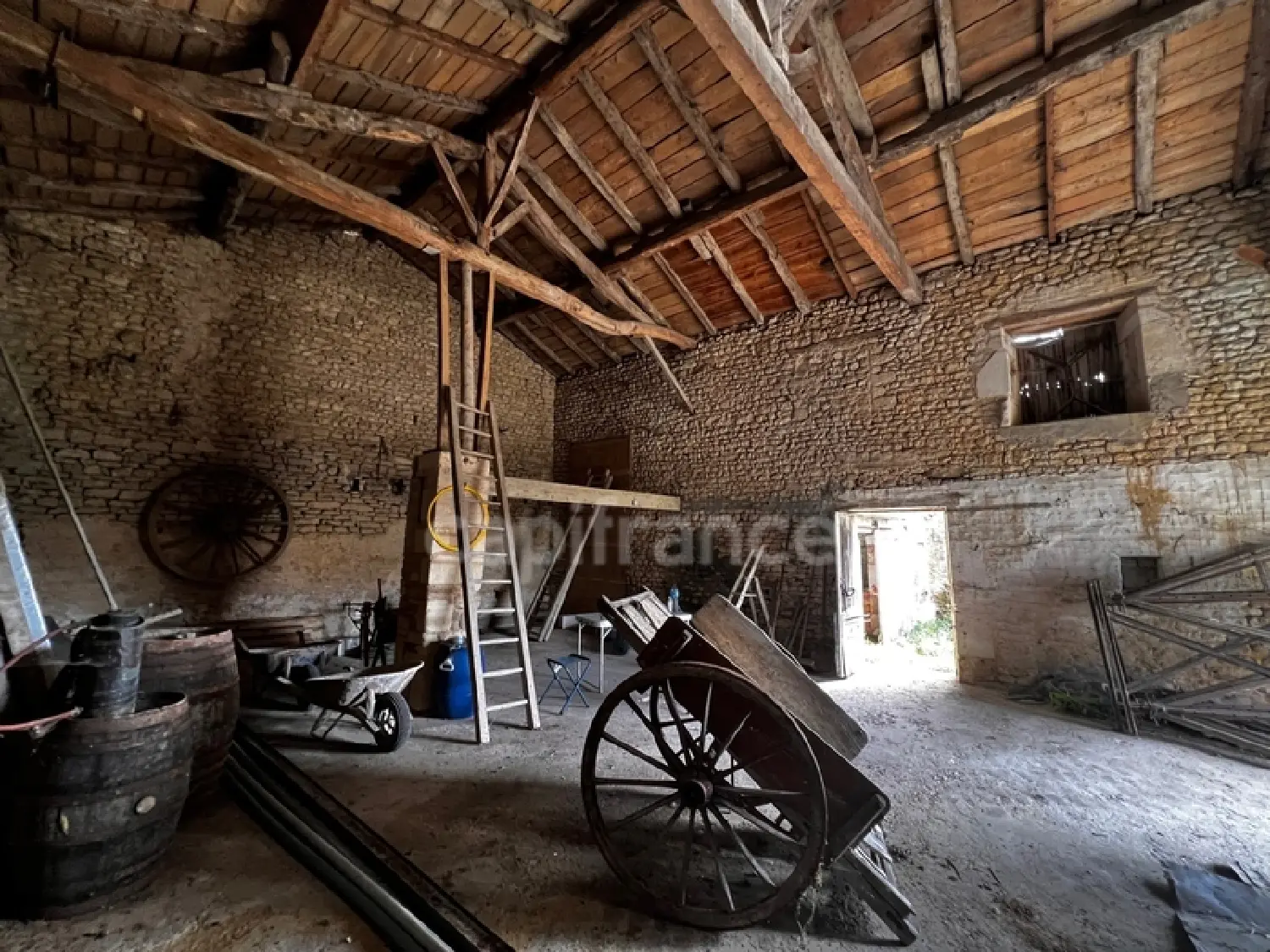  te koop schuur Genouillé Charente-Maritime 4