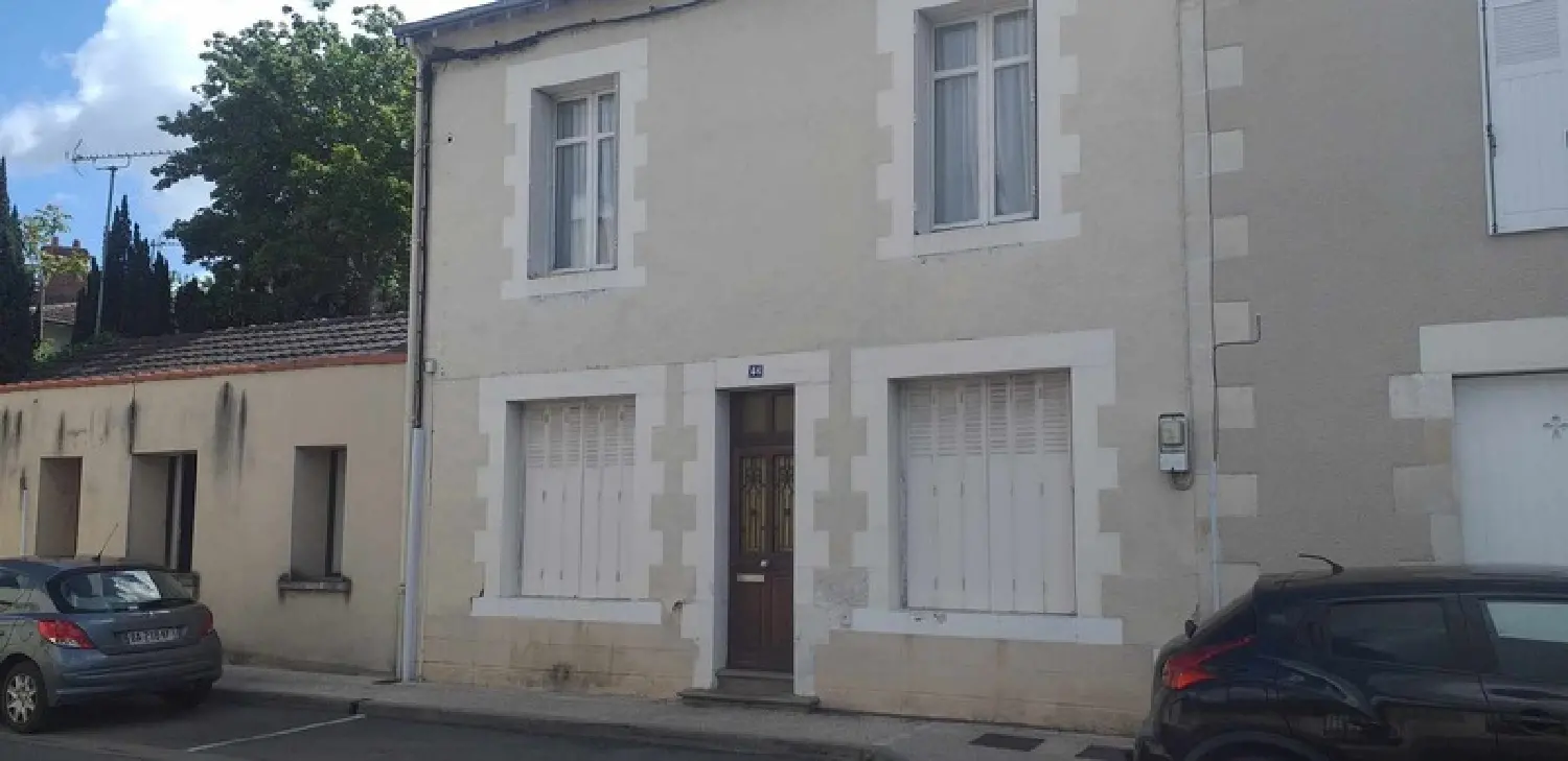  à vendre maison de ville Montmorillon Vienne 1