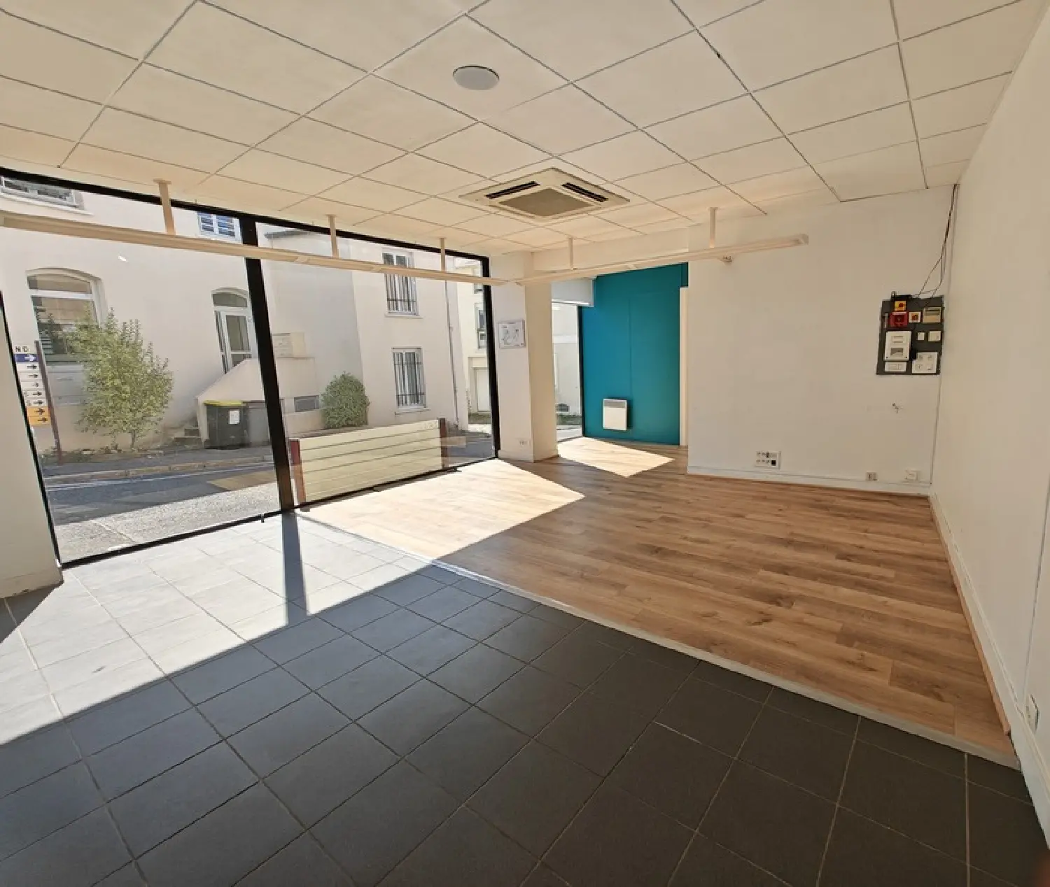  te koop bedrijfsruimte/ kantoor Saint-Chéron Essonne 1