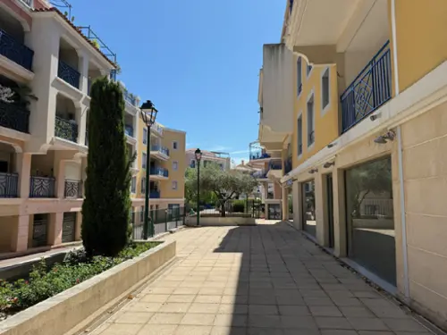 Sainte-Maxime Var commercial foto 7120773
