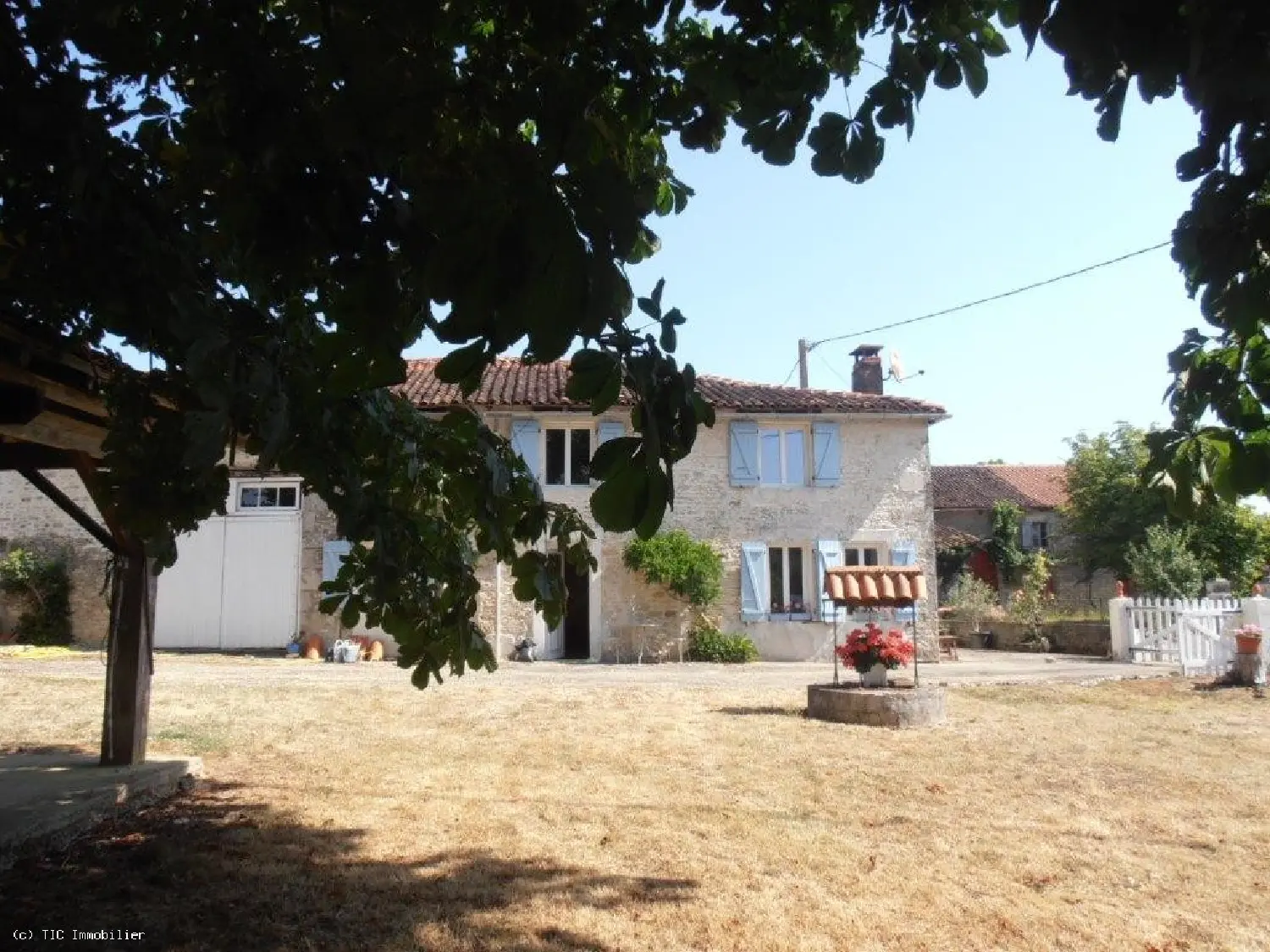  à vendre maison Champagne-Mouton Charente 3