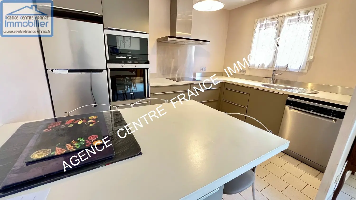  te koop huis La Chapelle-Saint-Ursin Cher 3
