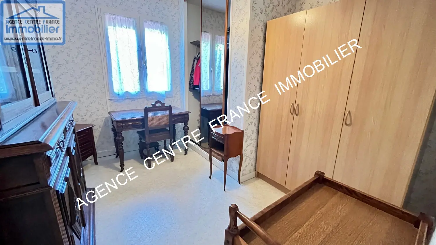  te koop huis La Chapelle-Saint-Ursin Cher 7