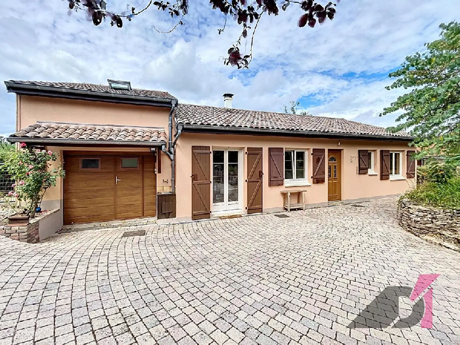  en venta casa La Roche-Vineuse Saône-et-Loire 1