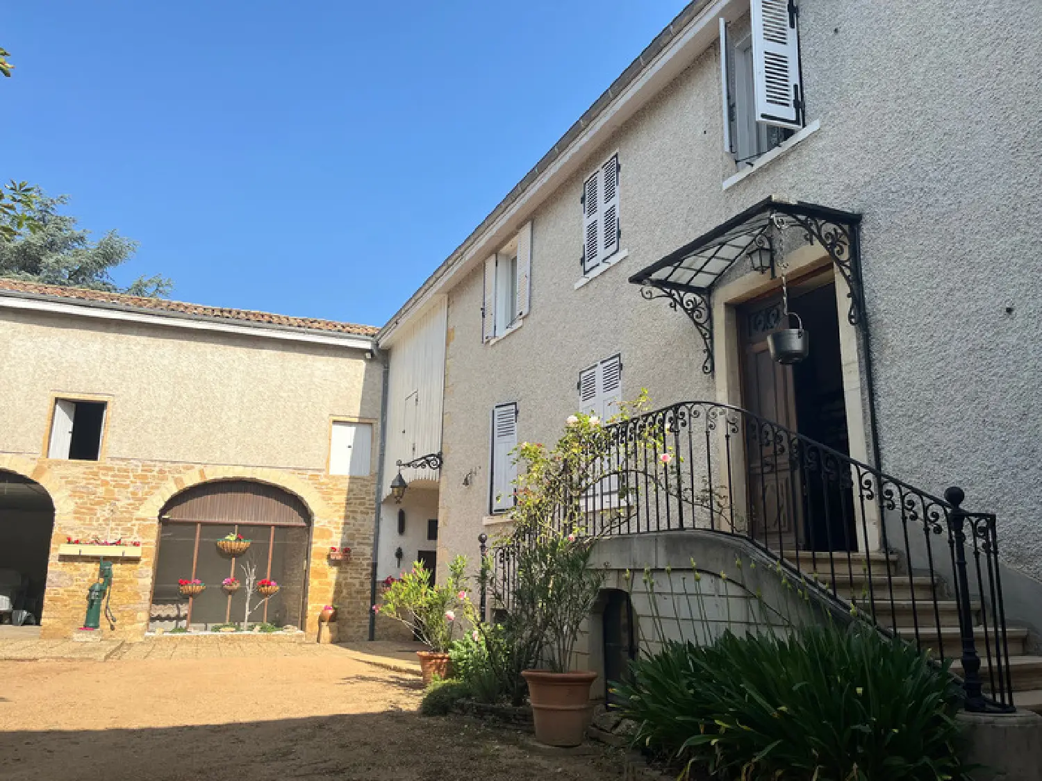  te koop huis Limas Rhône 2