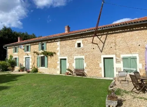 Nanteuil-en-Vallée Charente huis foto 7125739