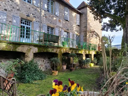 Beaulieu-sur-Dordogne Corrèze Bürgerhaus Bild 7124403
