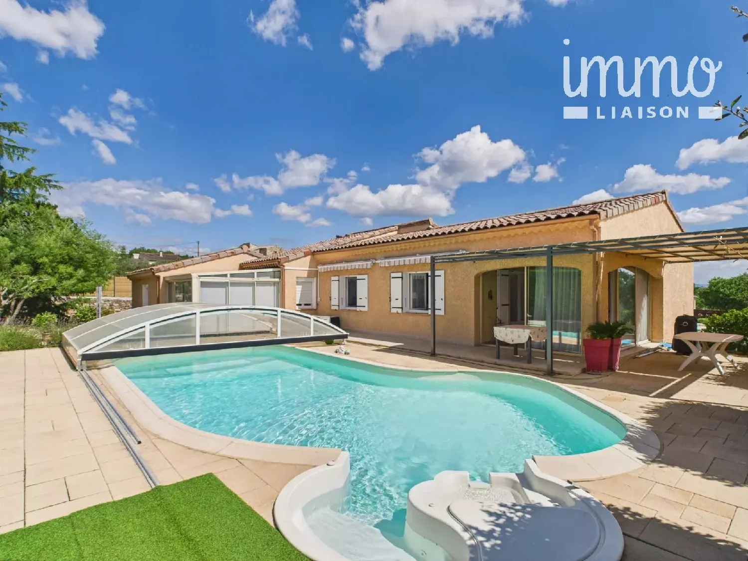  te koop villa Lablachère Ardèche 1