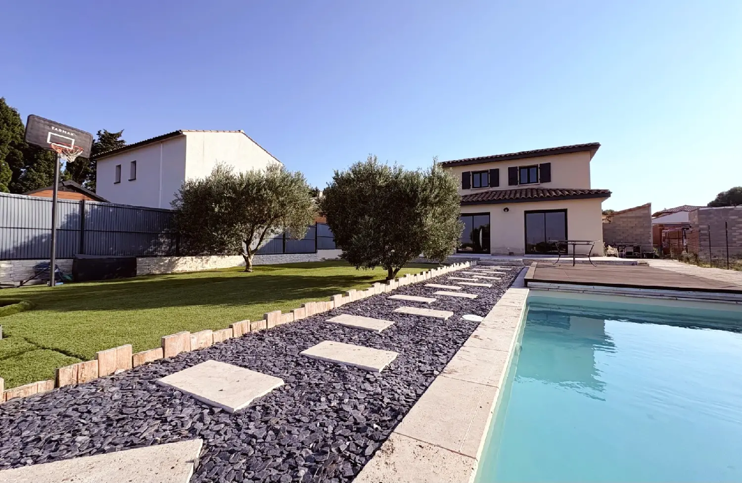  te koop villa Meynes Gard 2