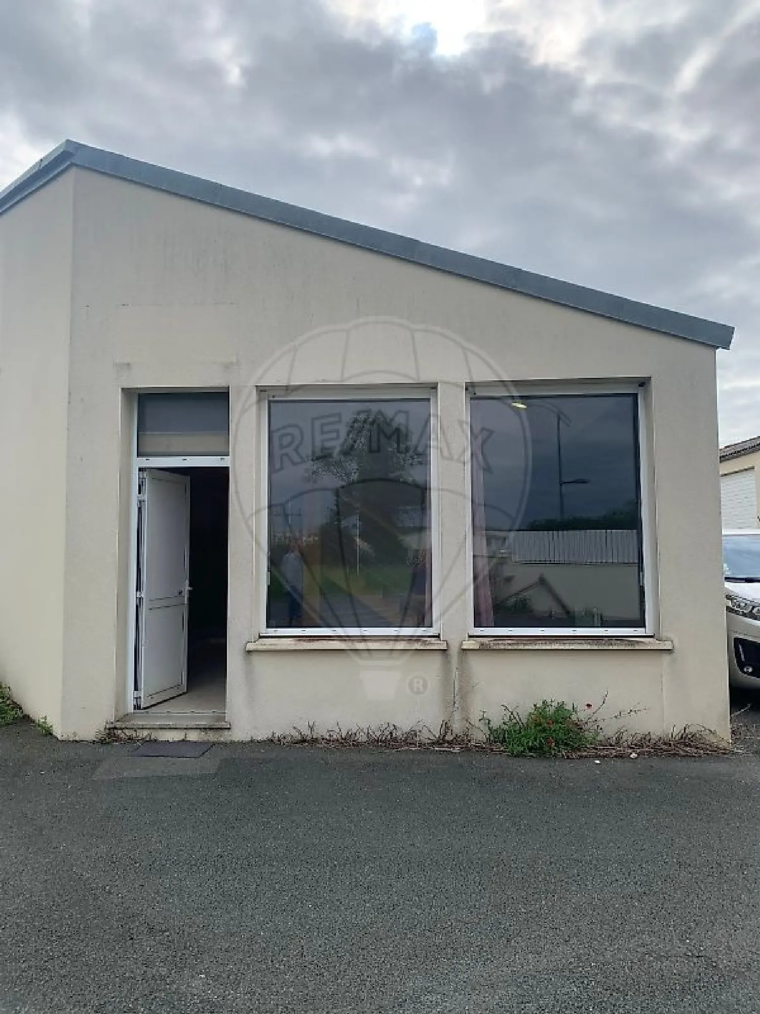  for sale office Saujon Charente-Maritime 1