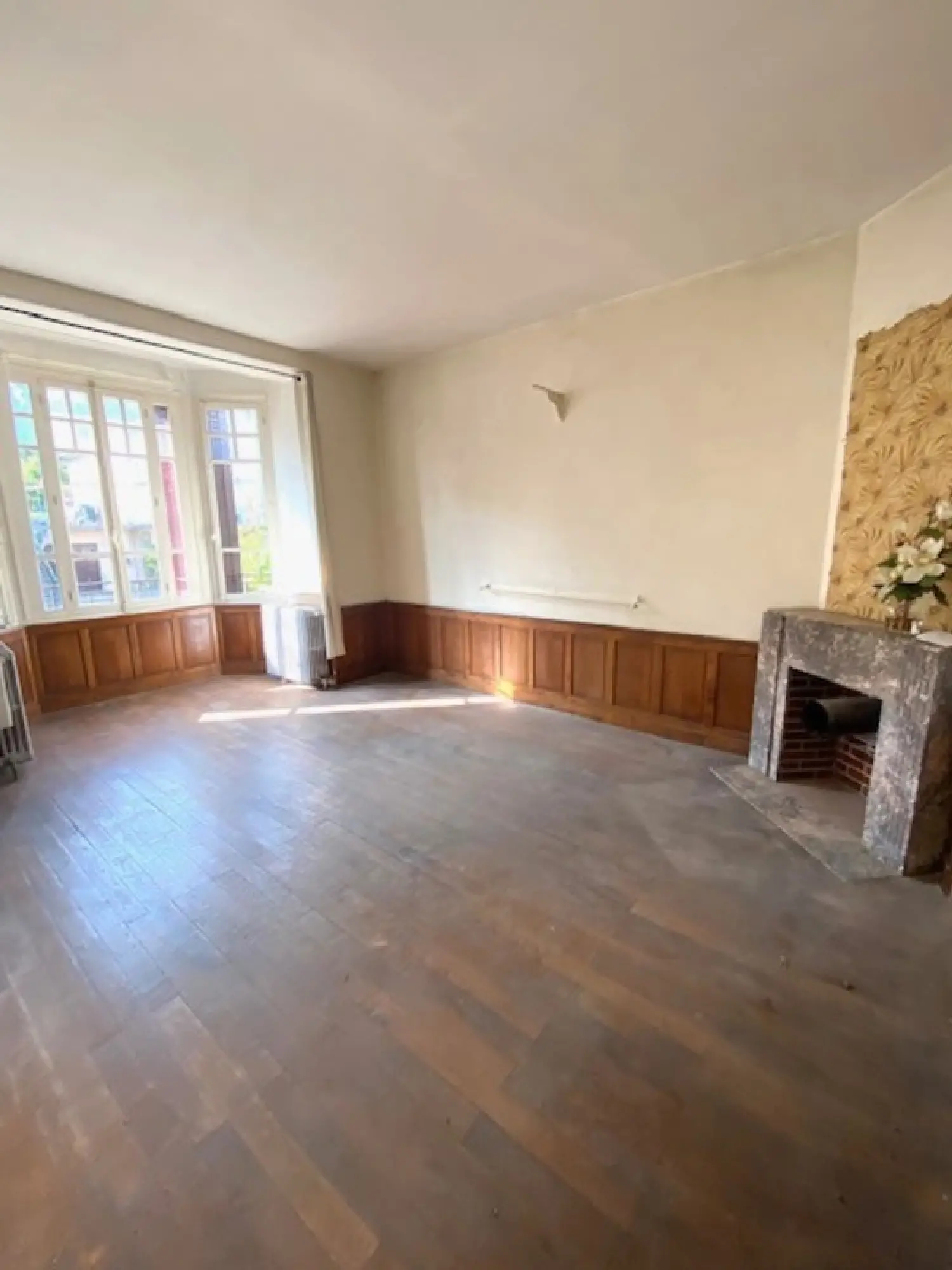  te koop stadshuis Lons-le-Saunier Jura 1