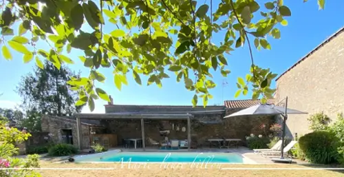 Montaigu Vendée Stadthaus Bild 7136834