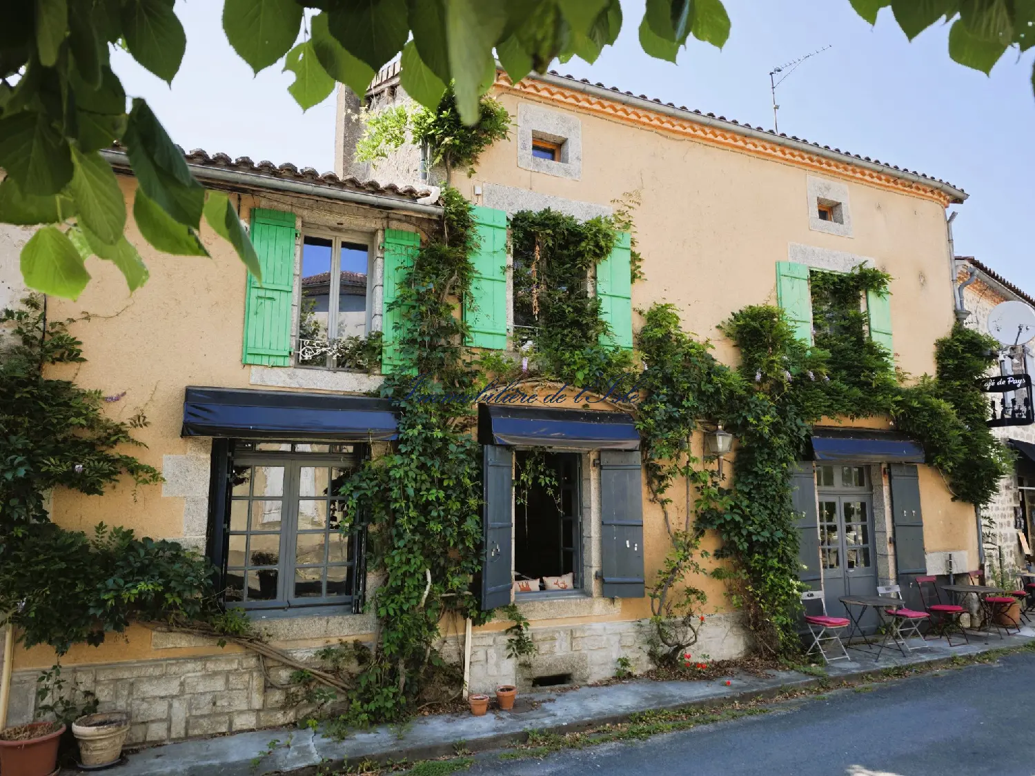  te koop bedrijfsruimte/ kantoor Nontron Dordogne 2