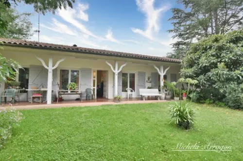 Sainte-Livrade-sur-Lot Lot-et-Garonne farm foto 7136531