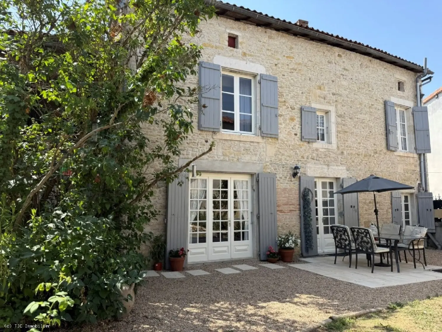  à vendre maison Champagne-Mouton Charente 1