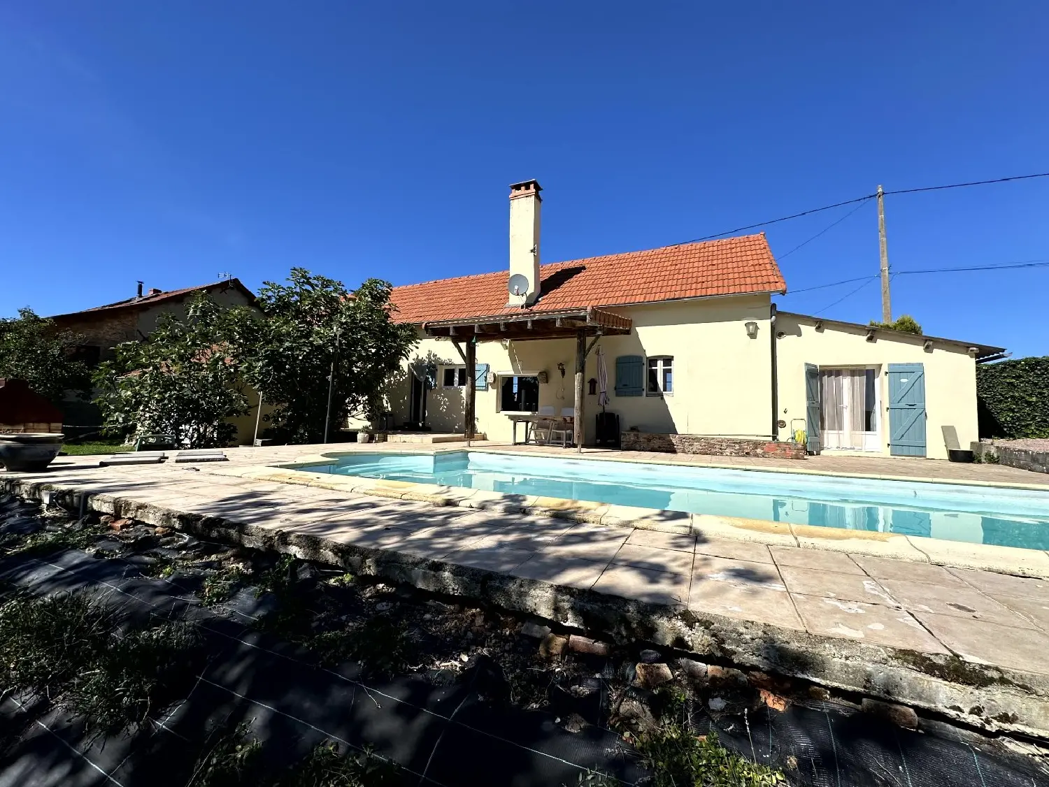  for sale house Isserpent Allier 1