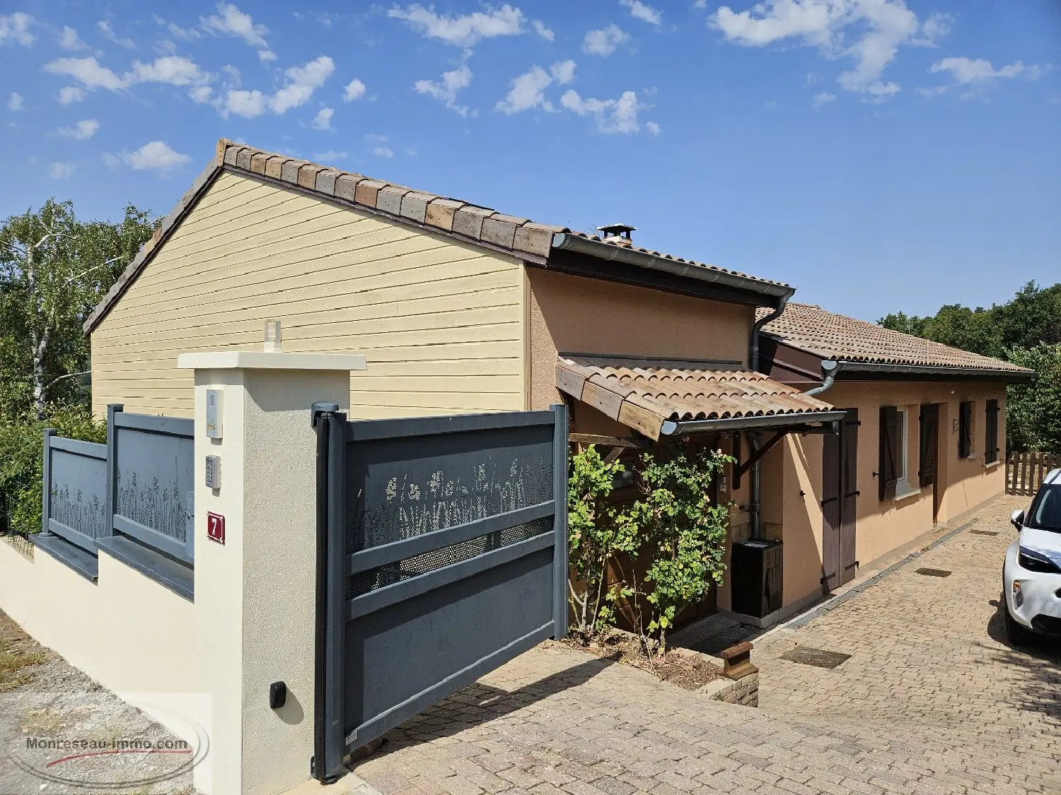  à vendre maison La Roche-Vineuse Saône-et-Loire 2