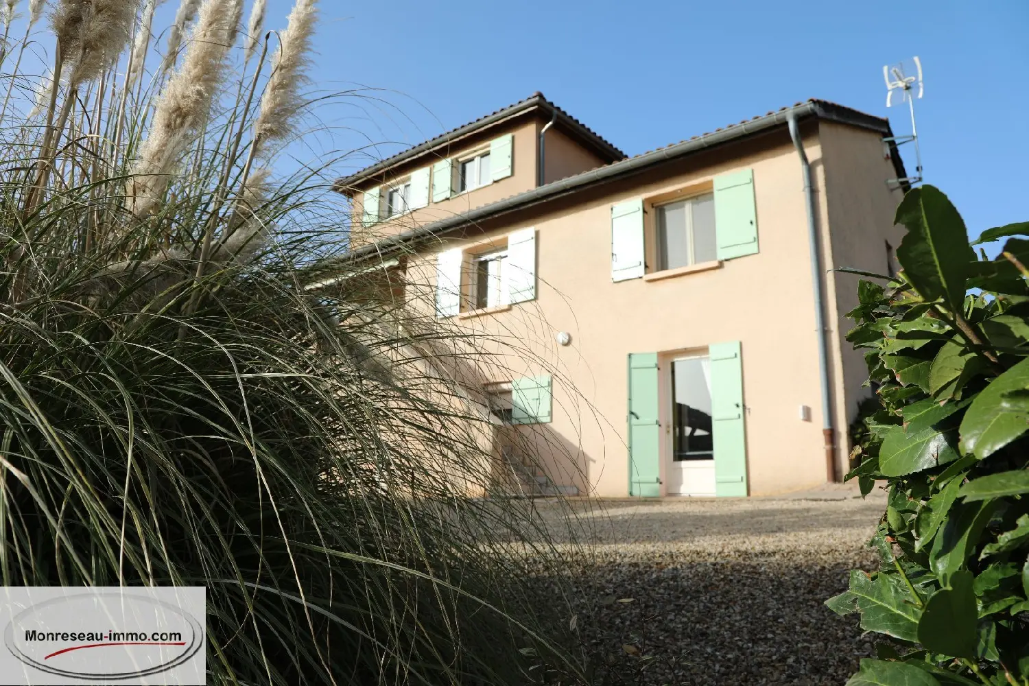  à vendre maison La Roche-Vineuse Saône-et-Loire 2