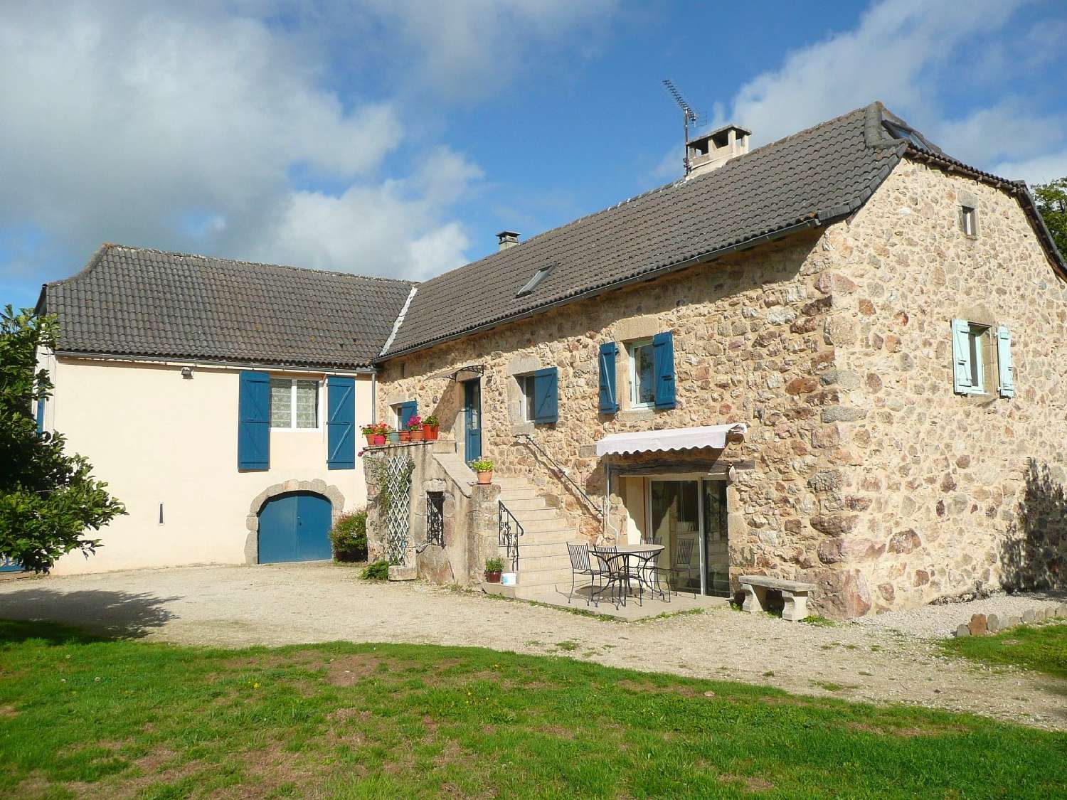  for sale house La Salvetat-Peyralès Aveyron 1