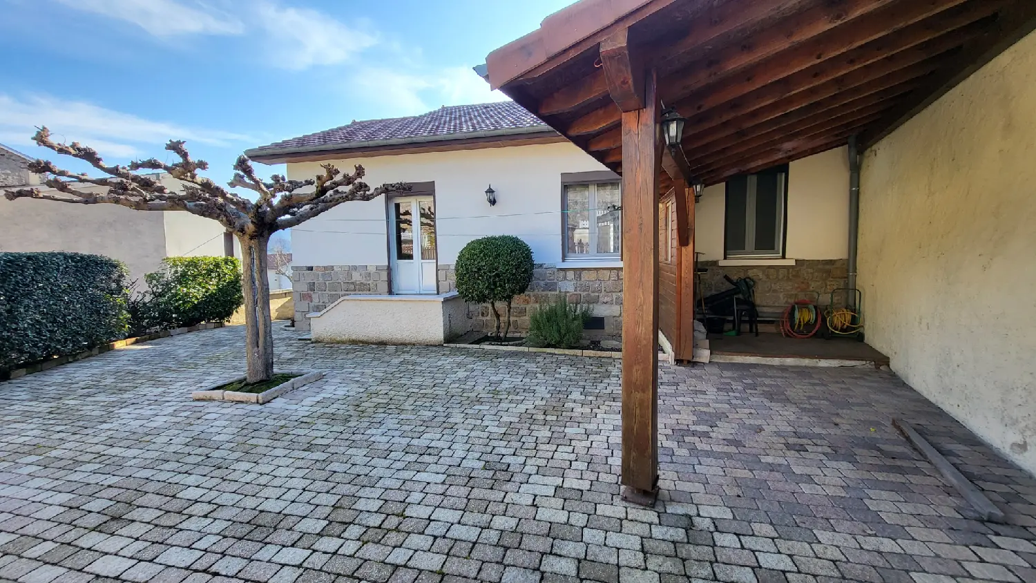  te koop huis Le Cheylard Ardèche 2