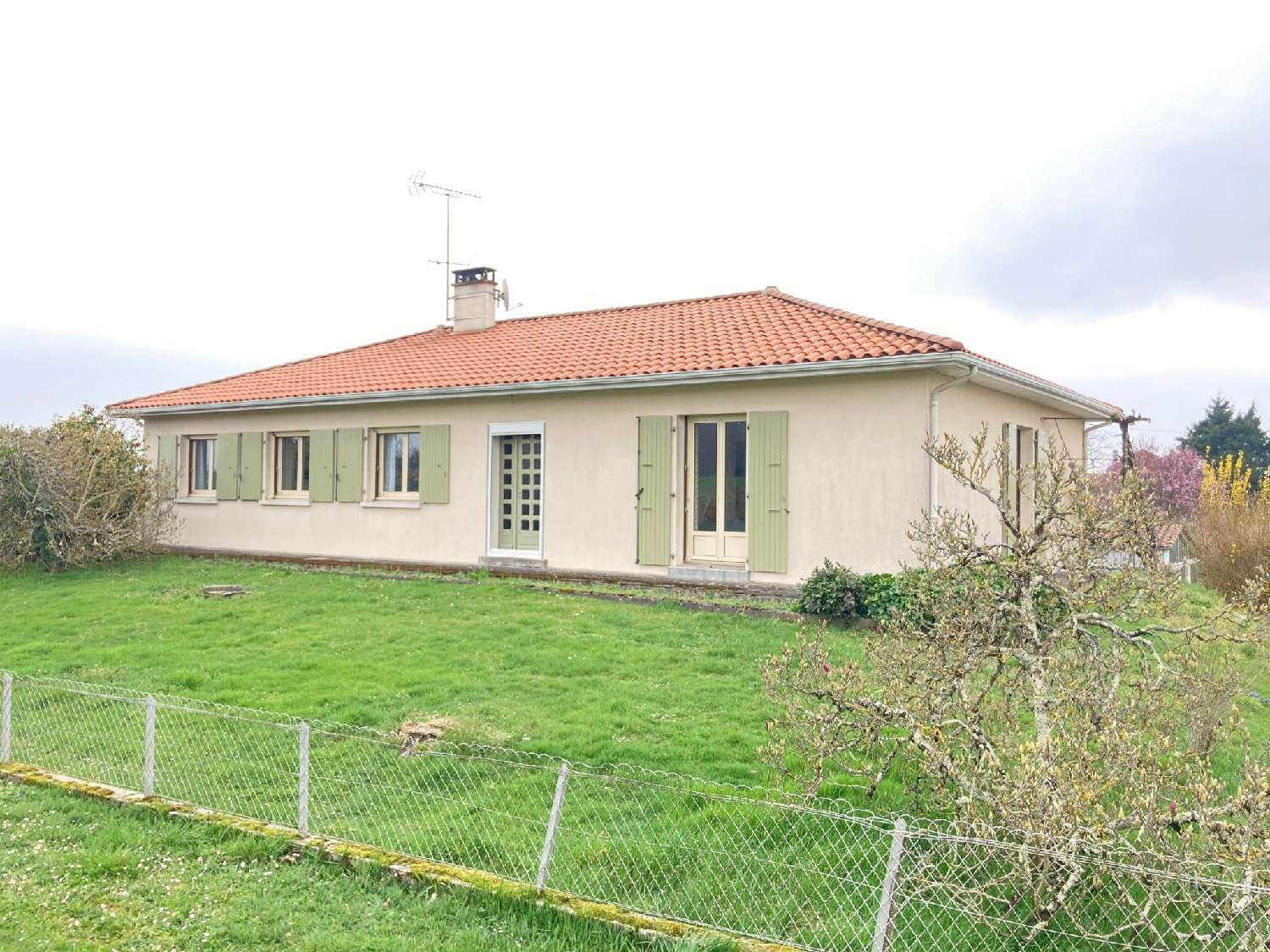  for sale house Manot Charente 1