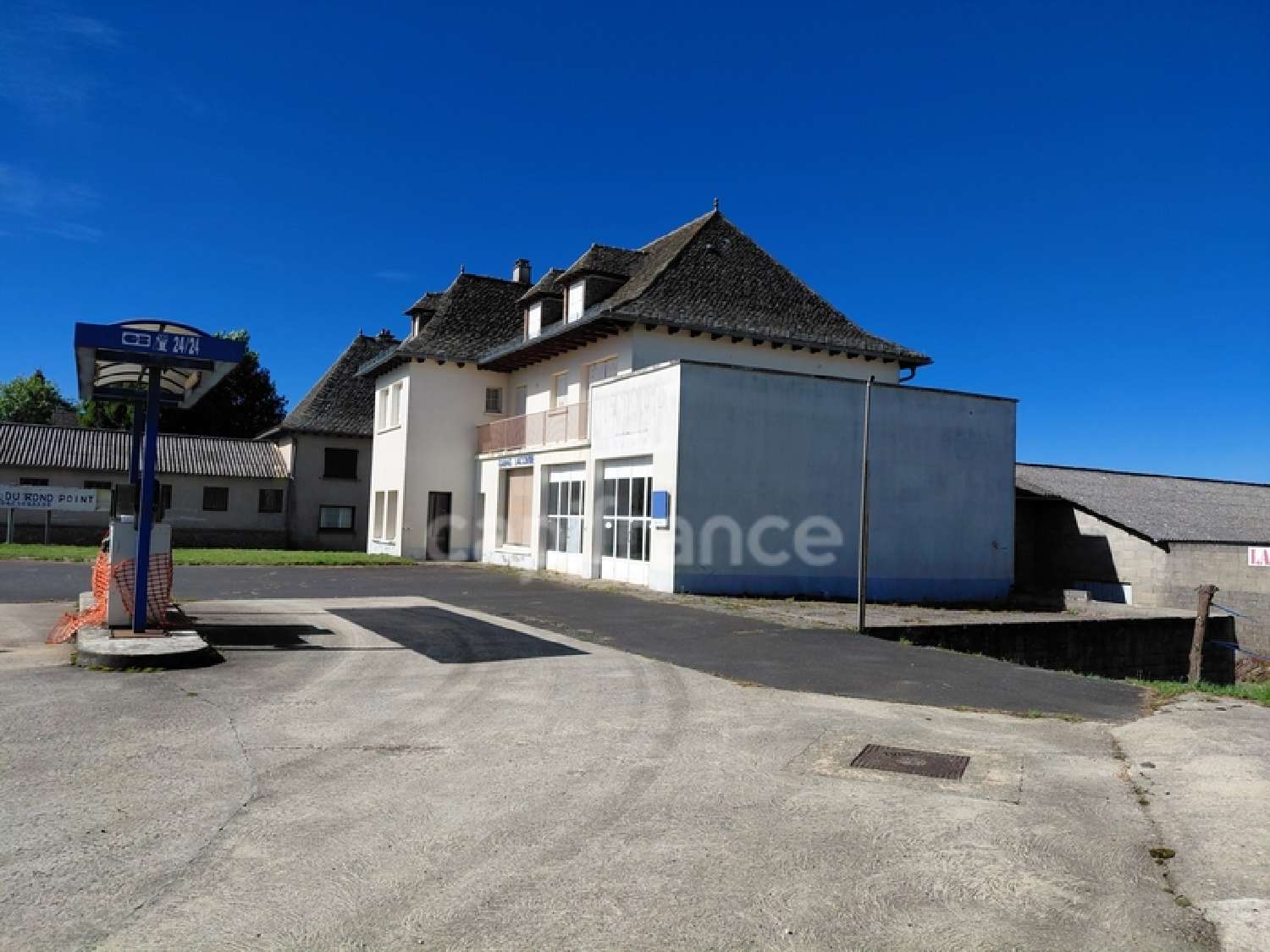  for sale house Montsalvy Cantal 2