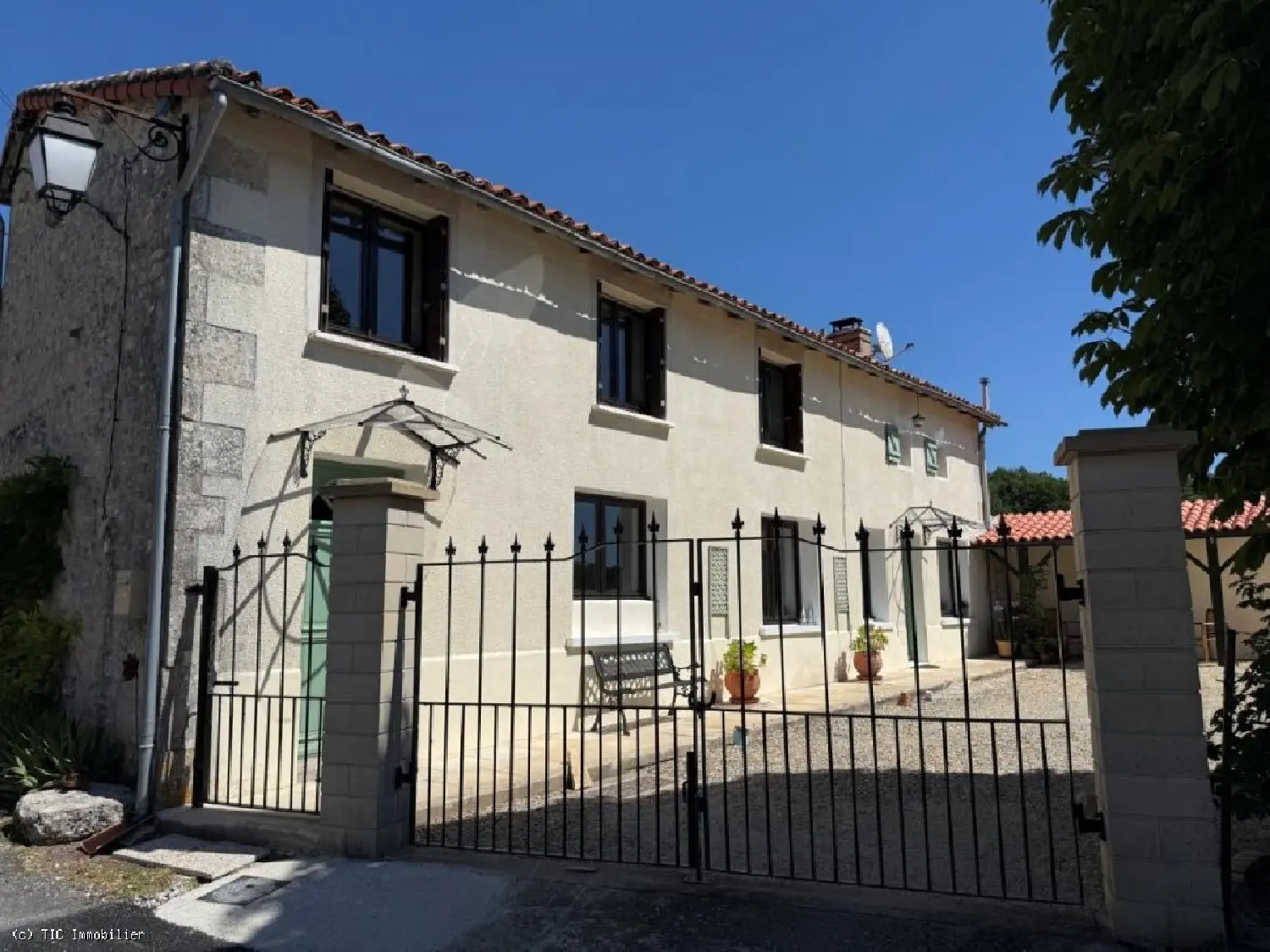  for sale house Nanteuil-en-Vallée Charente 1