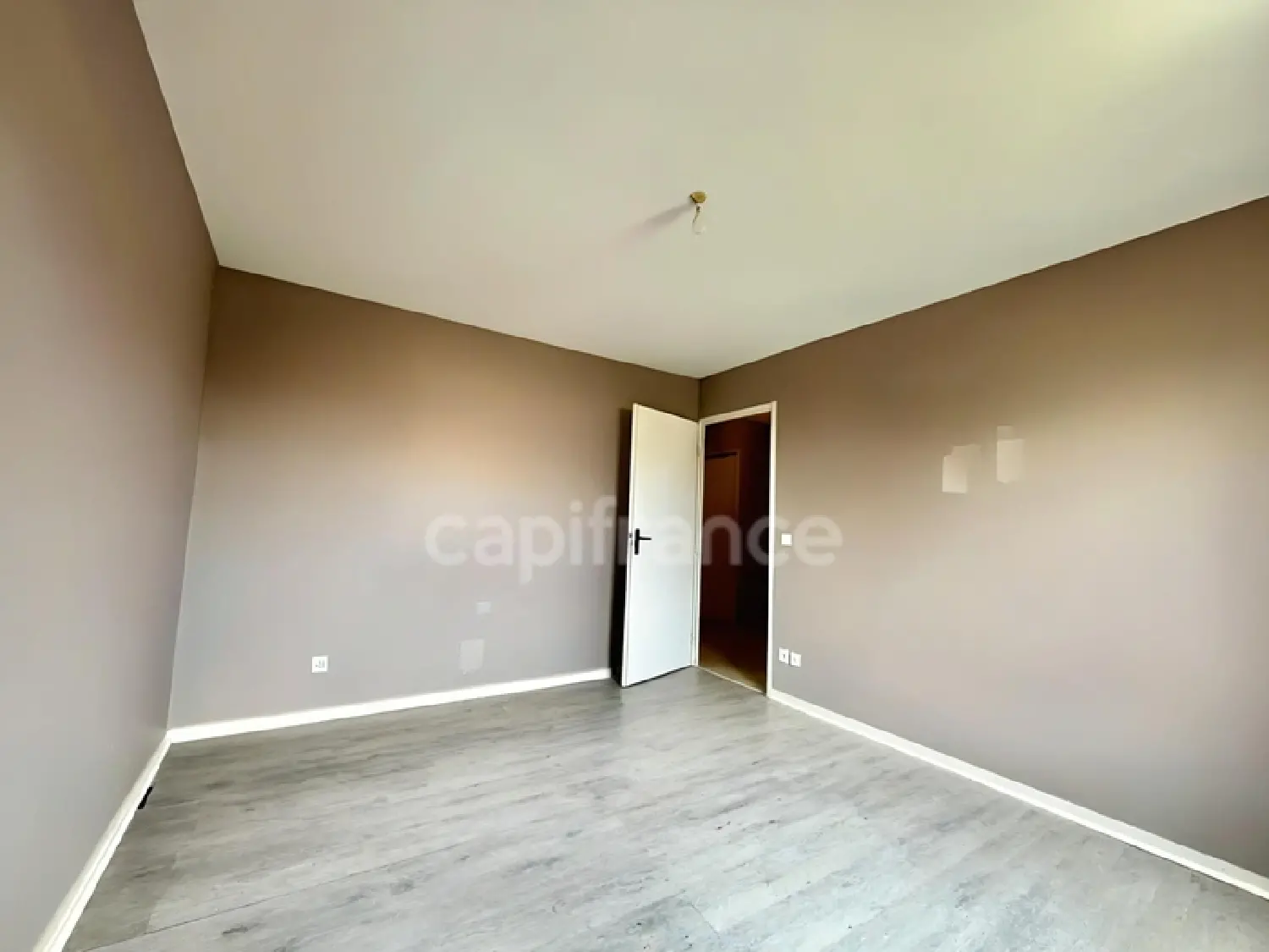  for sale house Riorges Loire 8