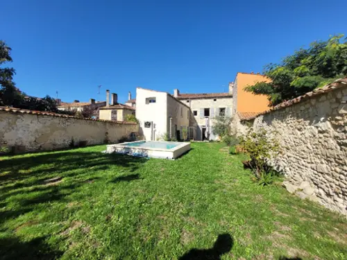 Saint-Jean-d'Angély Charente-Maritime huis foto 7135274
