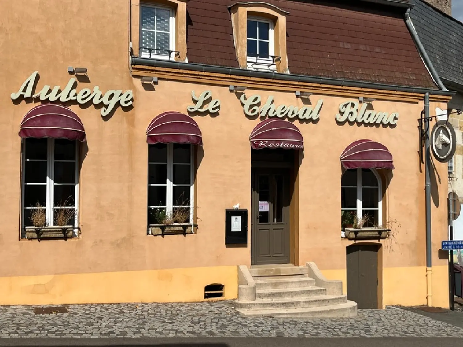  te koop restaurant Perrecy-les-Forges Saône-et-Loire 1
