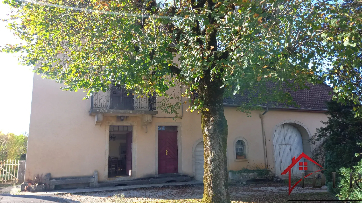 te koop dorpshuis Crançot Jura 1