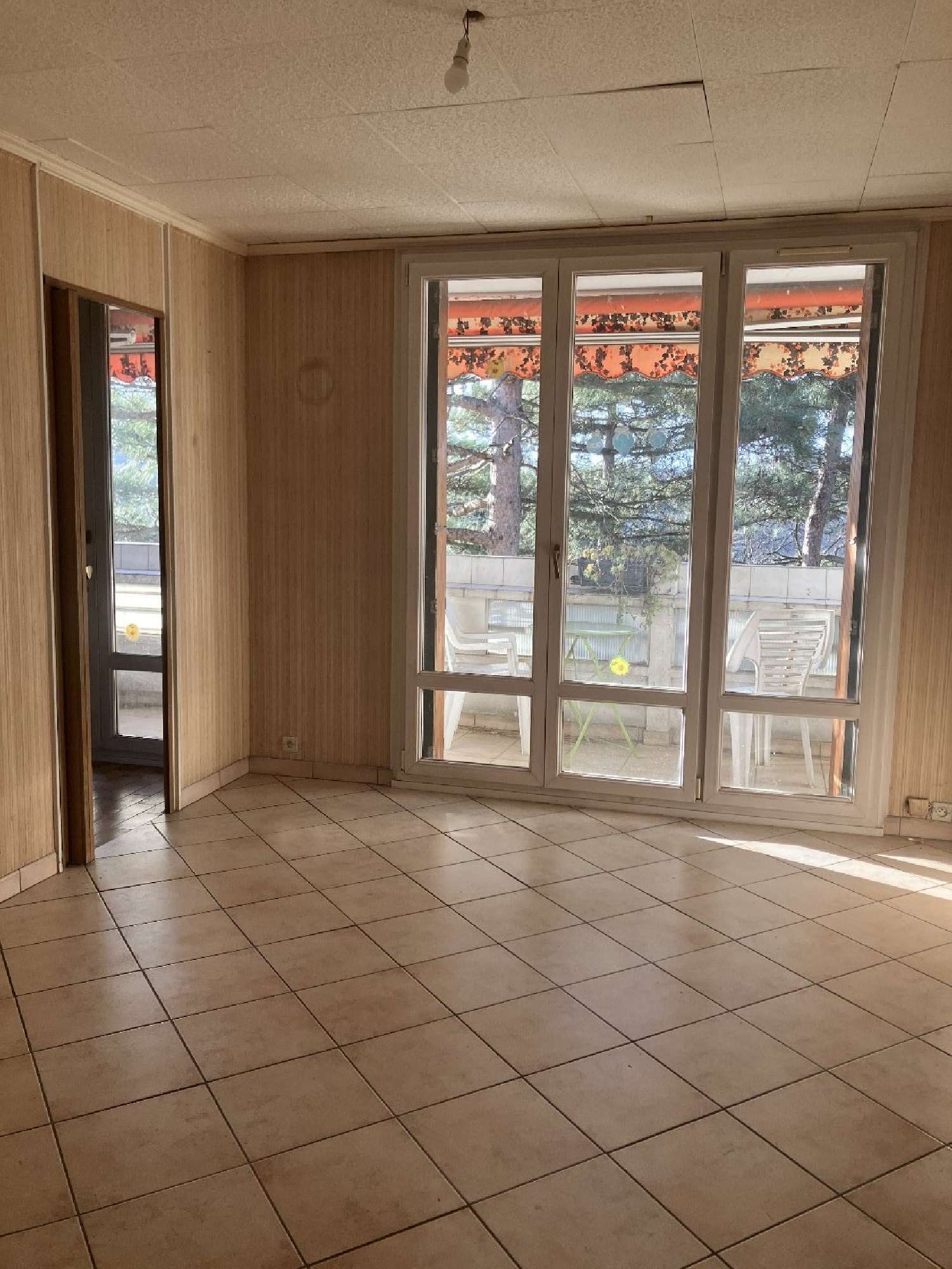  kaufen Wohnung/ Apartment Bron Rhône 2