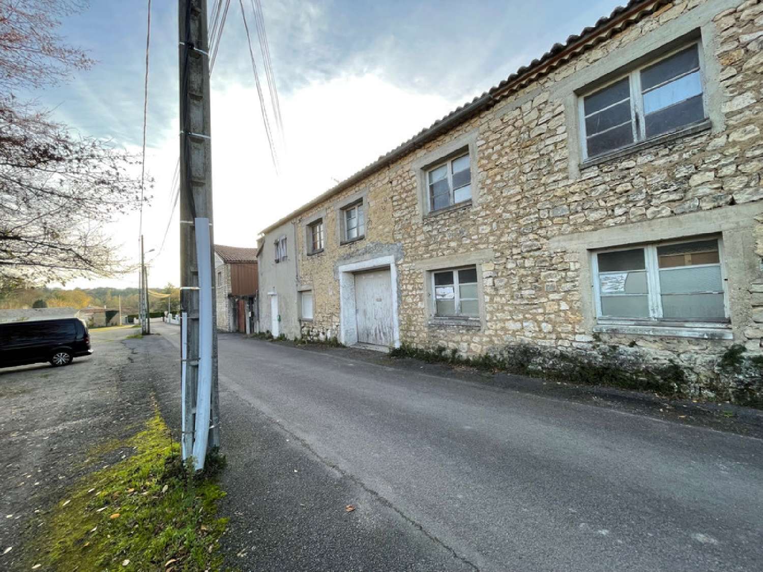  for sale barn L'Isle-d'Espagnac Charente 3