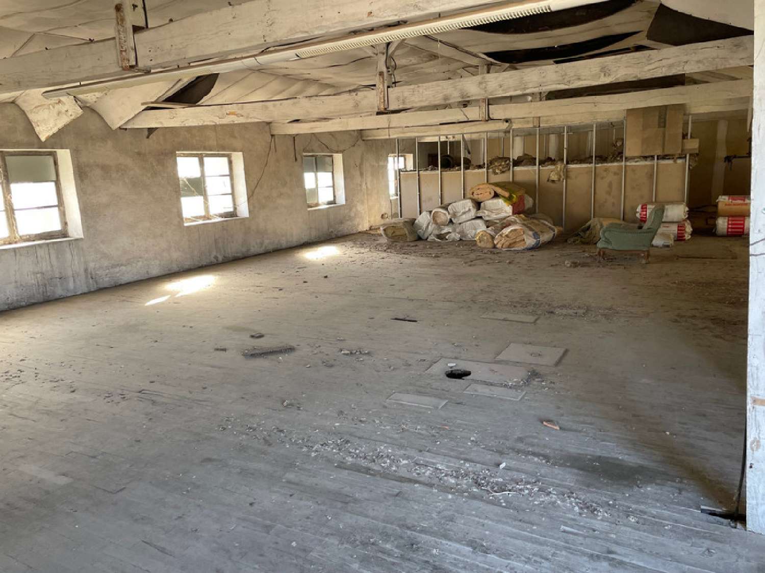  for sale barn L'Isle-d'Espagnac Charente 6